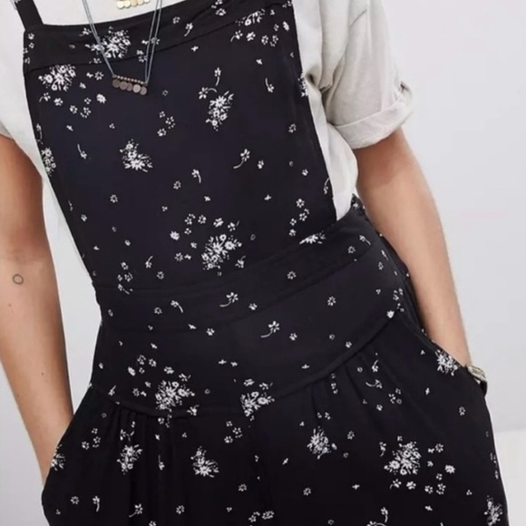 Free People Black Sweet in the Streets Overall and White Floral Jumpsuit Large - Picture 6 of 10